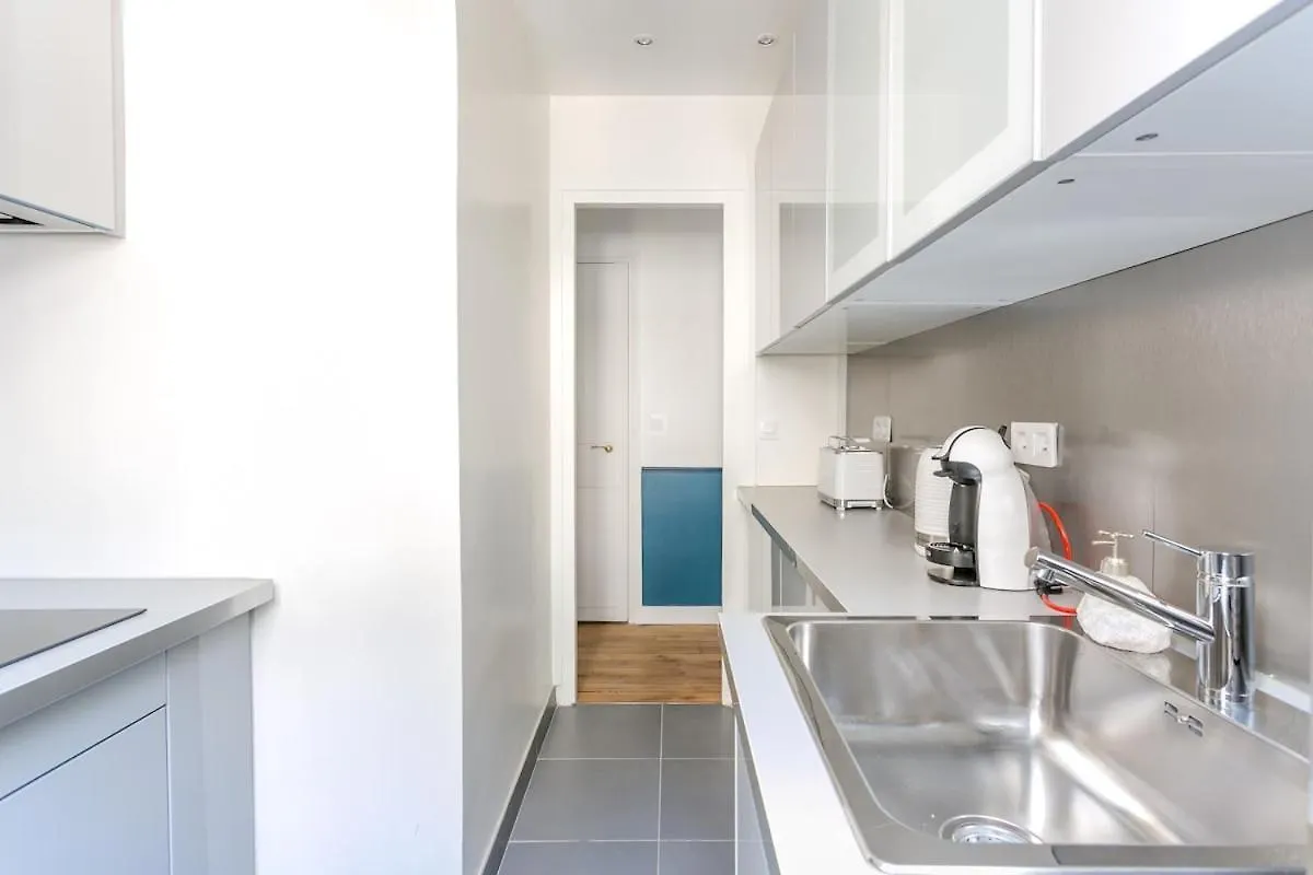 V3 Vibrant Stay Luxurious Stay Steps From Trocadero Paris