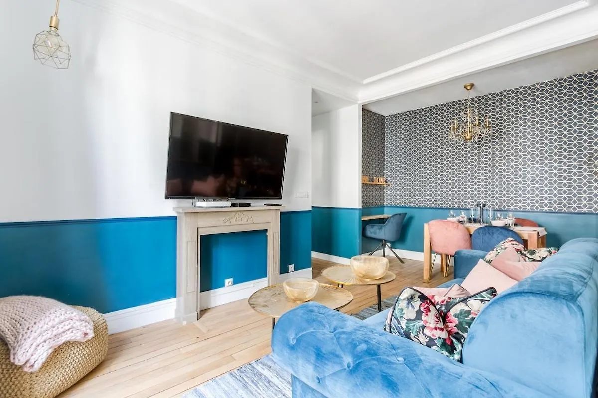 V3 Vibrant Stay Luxurious Stay Steps From Trocadero Paris Apartment